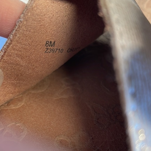 Sz8 BOC Tan wide strap flat sandals with a flower embellishment EUC - Picture 10 of 10